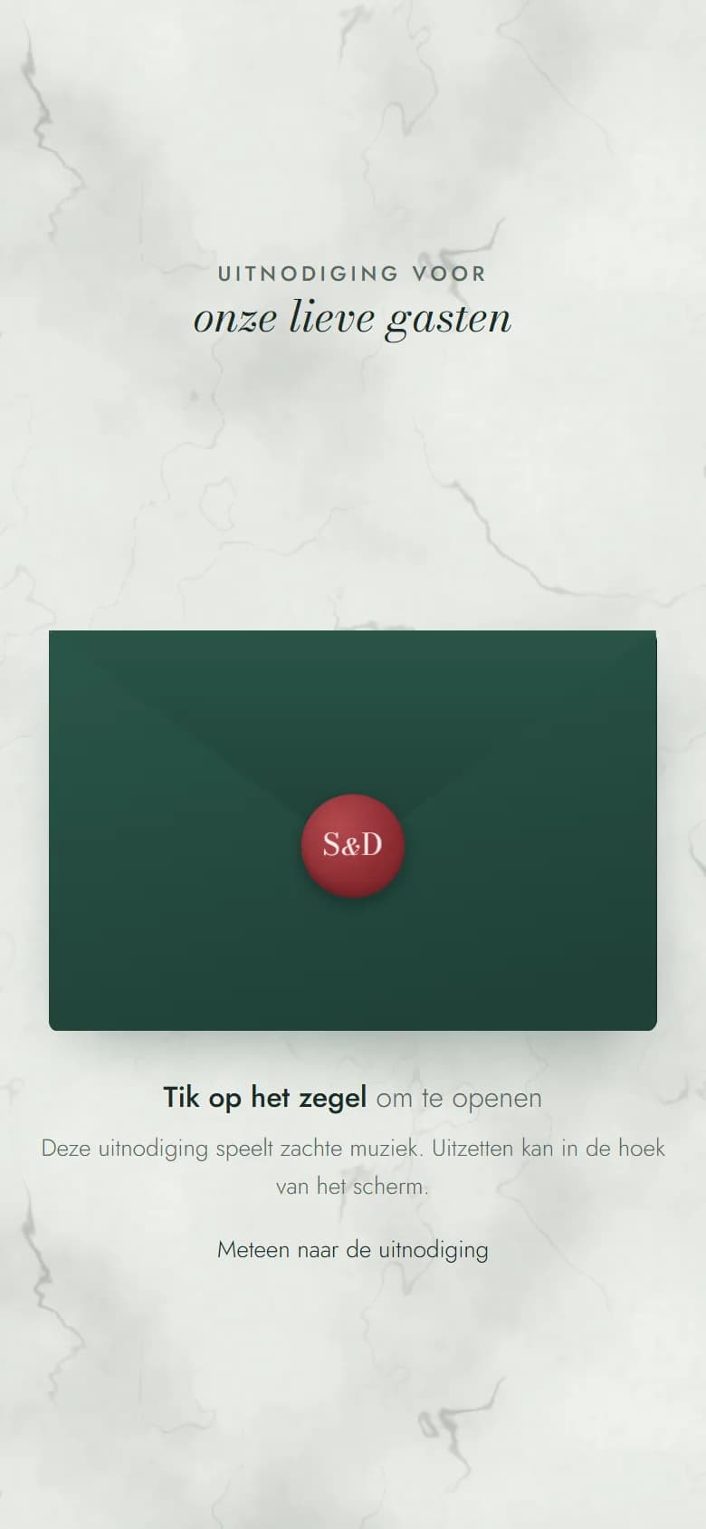 Telefoonscherm met een uitnodiging van Invitina: een envelop met het zegel S&D en de tekst “Tik op het zegel om te openen”